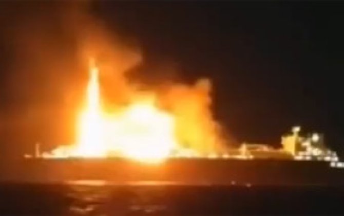 Перевозивший СПГ танкер под флагом РФ загорелся в Средиземном море