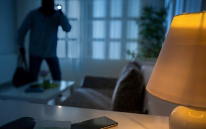 Klinikada həkimin otağından 5 min manat oğurlanıb