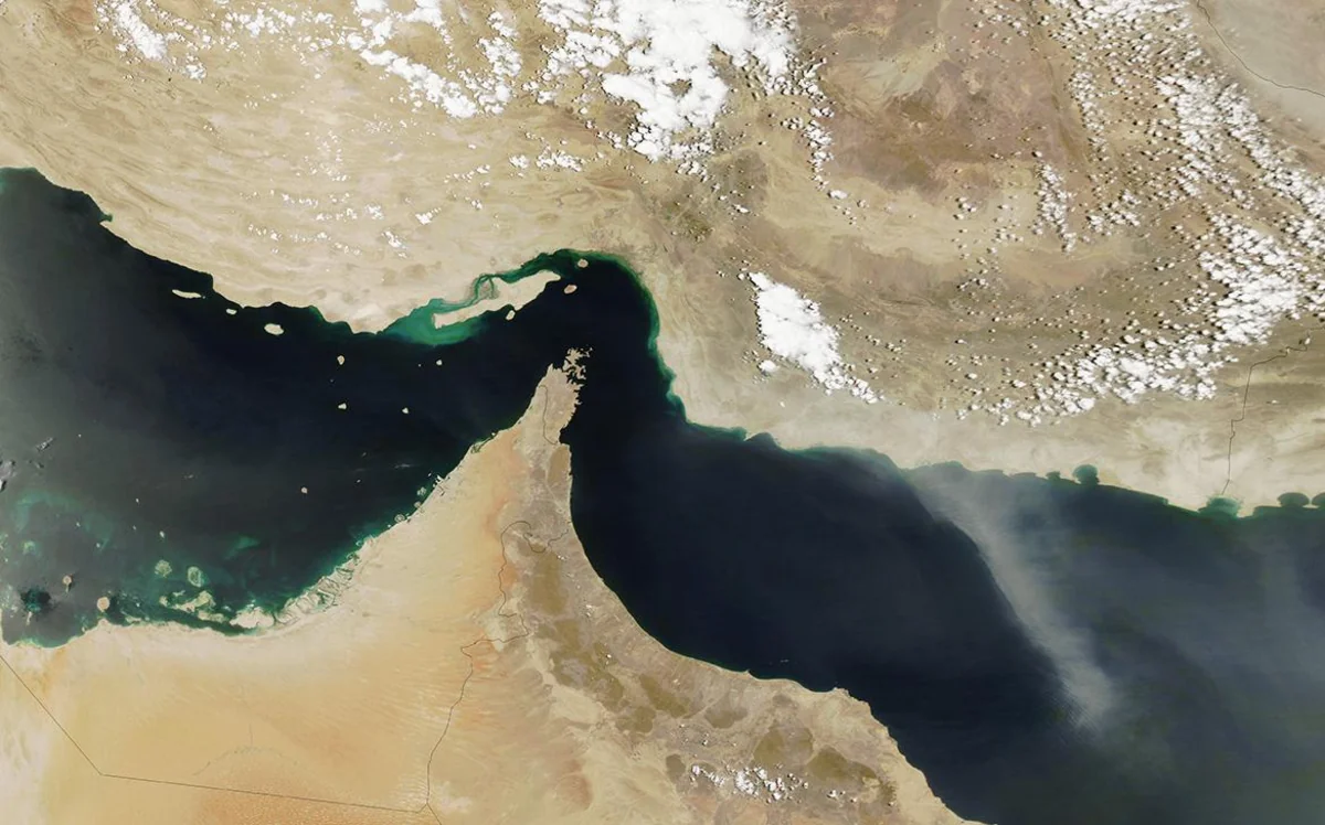 Hörmüz boğazında gəmilərin hərəkəti 90% azalıb