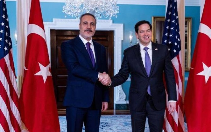 Глава МИД Турции и госсекретарь США обсудили инцидент с иранской ракетой
