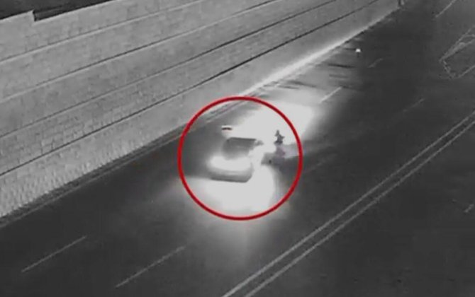 Bakıda ağır qəza: Motosikletlə avtomobil toqquşdu - VİDEO