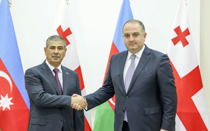 Azərbaycan və Gürcüstanın müdafiə nazirləri regional təhlükəsizliyi müzakirə edib