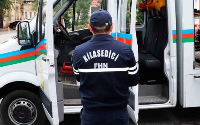 Bakıda mənzildə köməksiz qalan uşaq xilas edildi