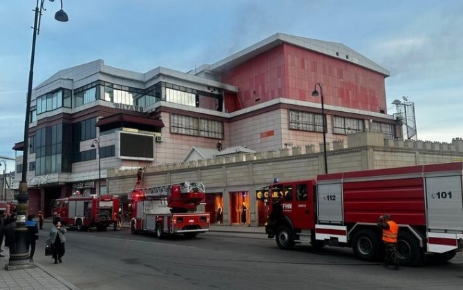 Gəncədə ticarət mərkəzində yanğın olub