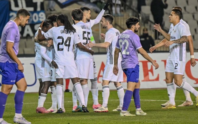 “Qarabağ” “Neftçi”nin rekordunu təkrarladı