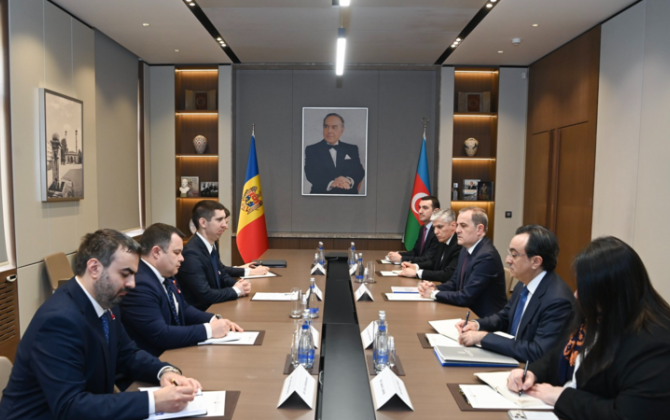 Azərbaycan və Moldova XİN başçıları arasında geniştərkibli görüş keçirilib - YENİLƏNİB+FOTO