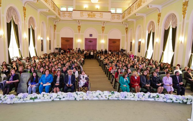 UNEC-də qadınların dayanıqlı inkişafda roluna həsr olunmuş I Beynəlxalq simpozium keçirilib