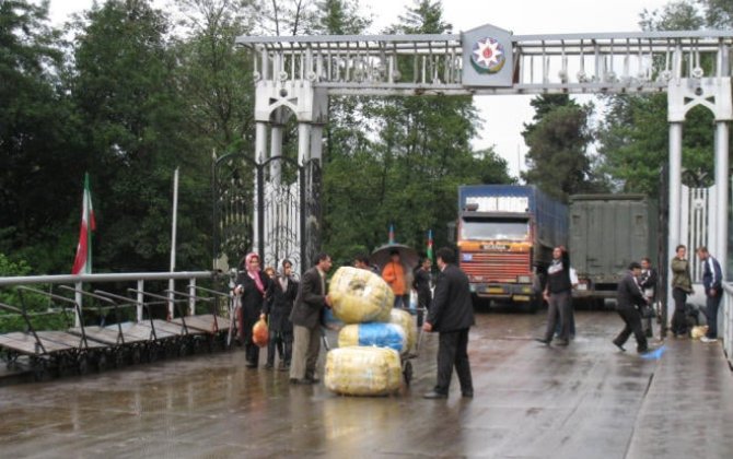 Азербайджан эвакуировал двух дипломатов из Ирана