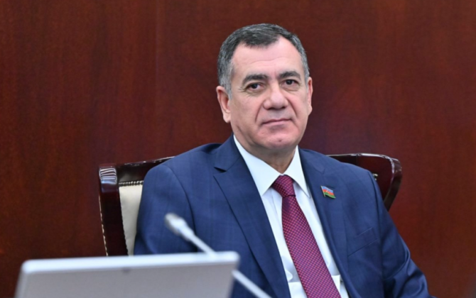 Qüdrət Həsənquliyev Azərbaycan xanımlarını təbrik etdi