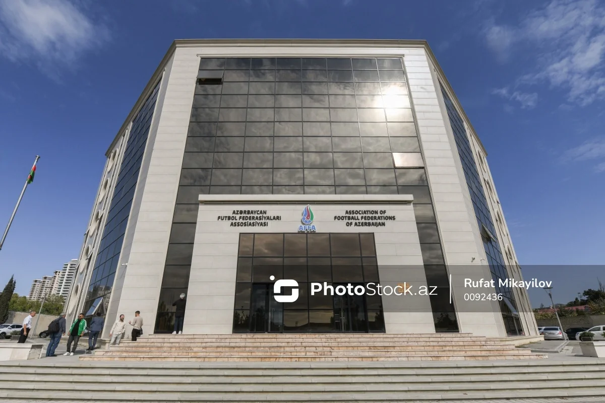 Азербайджанские футбольные судьи вернулись из Кувейта на родину