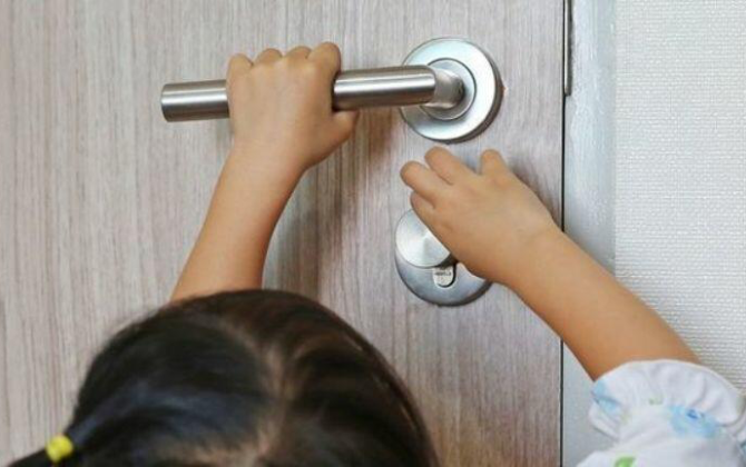 Sumqayıtda köməksiz vəziyyətdə qalan azyaşlı xilas edildi - VİDEO