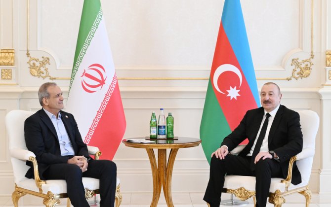 Пезешкиан позвонил Алиеву