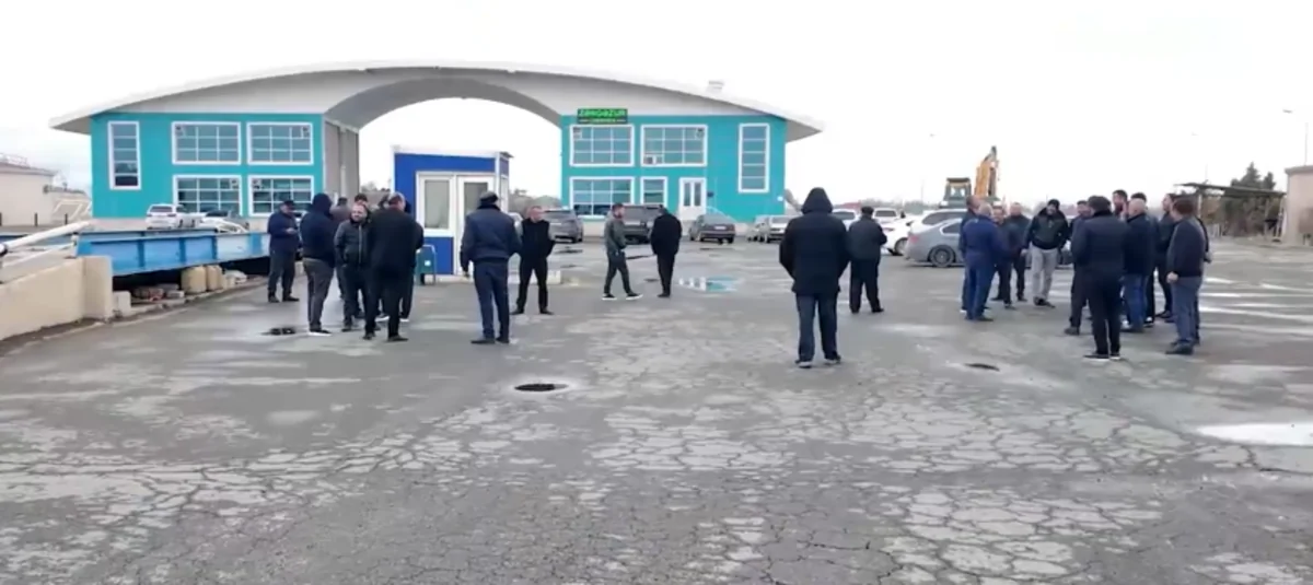 Yük maşınları günlərdir İranla sərhəddə qalıb: Sürücülərdən ŞİKAYƏT - VİDEO