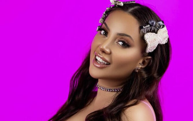 Efir qadağası qoyulduğu deyilən müğənni EFİRDƏ