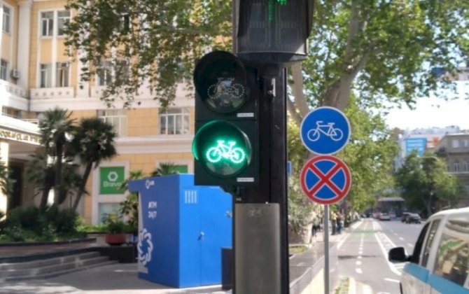 Bu işıqforlara velosiped bölmələri quraşdırıldı - VİDEO