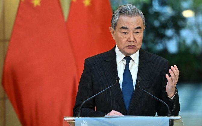 Глава МИД Китая призвал к прекращению огня в регионе Персидского залива