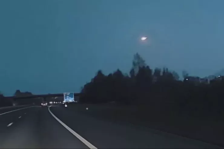 Niderland səmasında odlu kürə göründü