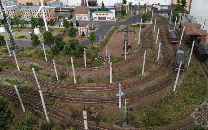 Bərdəli rəssam Qarabağın miniatür dəmir yolu maketini hazırlayır - FOTO