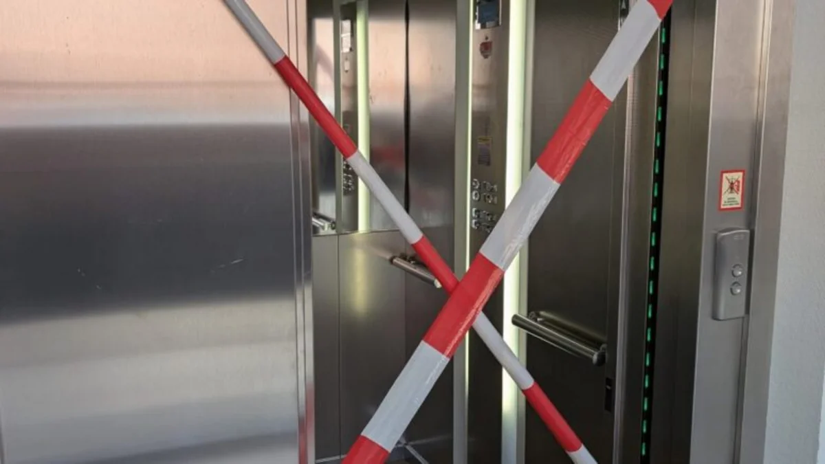 Tailandda dövlət qulluqçularına liftdən istifadə qadağan olundu