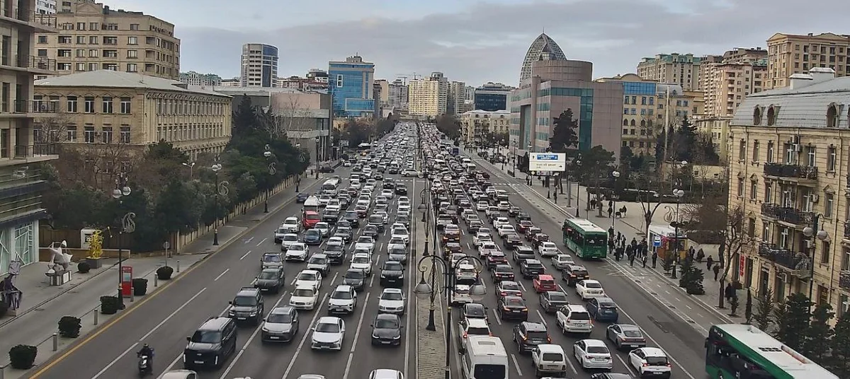 Bakı yollarında 14 istiqamətdə sıxlıq var