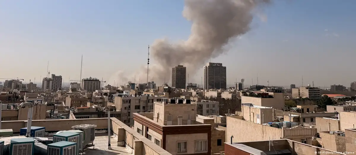 В Иране сообщили об ударах по западным и восточным районам столицы