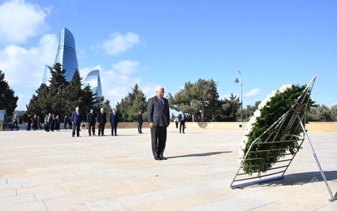 Avropa İttifaqı Şurasının Prezidenti Bakıda şəhidlərin xatirəsini anıb - FOTO