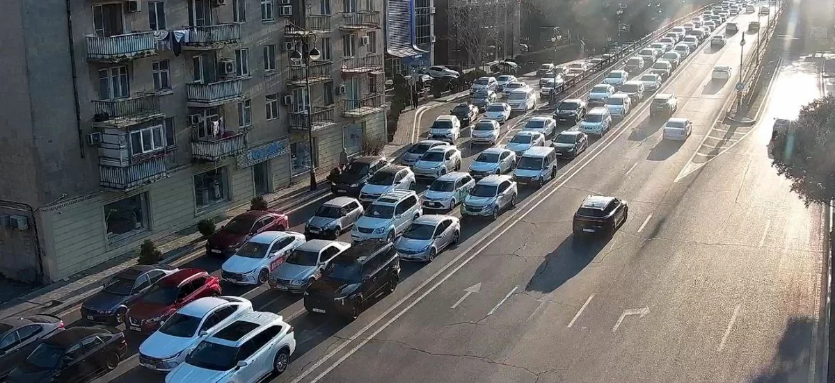 Paytaxtın bəzi küçələrində sıxlıq müşahidə olunur