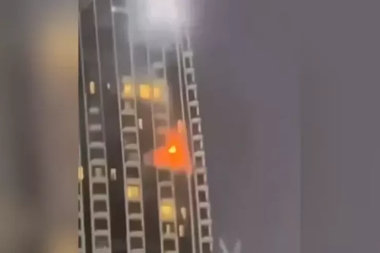 İran dronu Dubayda göydələnə çırpıldı