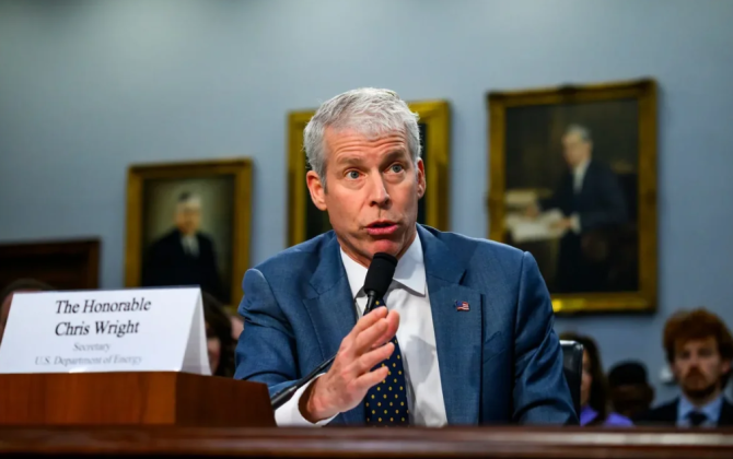 Kris Rayt: ABŞ-nin Rusiya neftinə qarşı sanksiyaları ləğv edilməyəcək