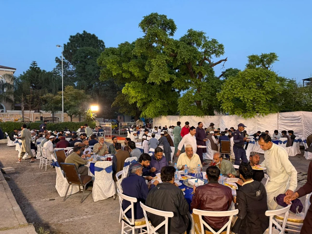 Азербайджанское агентство организовало ифтар в Пакистане