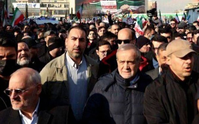 Пезешкиан впервые появился на публике... - Видео