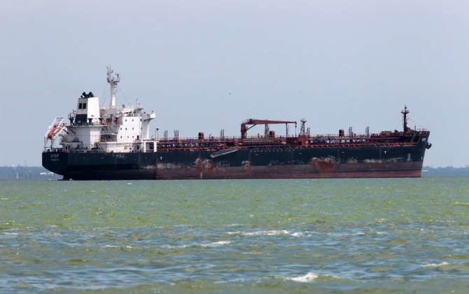 UKMTO: Hörmüz boğazında yük gəmisi mərmi ilə vurulub