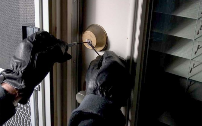 Bakıda market və bank kartından oğurluq edilib