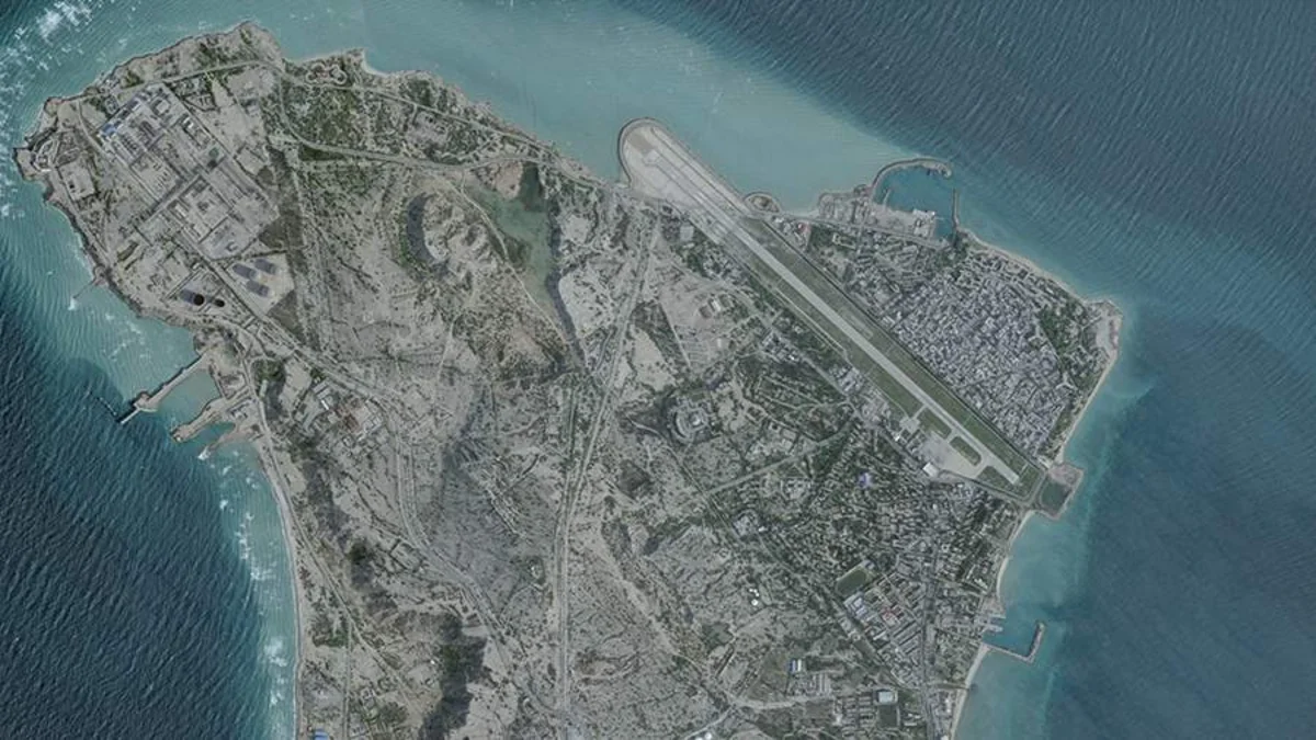 Tramp İranın Xarq adasındakı hərbi obyektlərə zərbə endirildiyini açıqlayıb