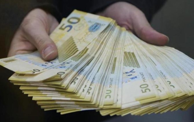 Həbsdə olan oğlunu azad etdirəcəyini dedi, minlərlə manatı ələ keçirdi