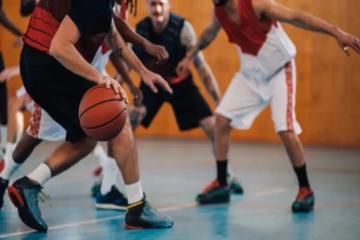 Basketbol ayaqqabıları ilə zəlzələlər arasındakı təəccüblü əlaqə: Cırıltı səsinin kodu tapıldı