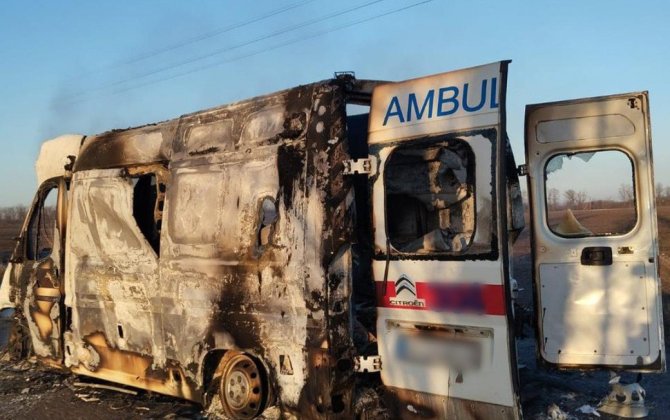 Rusiya təcili tibbi yardım maşınını vurdu...-Həkimlər həlak oldu...-FOTO
