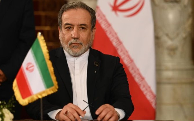 Арагчи: Иран готов обороняться столько, сколько потребуется