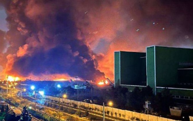 СМИ: Cамолет загорелся в аэропорту Мехрабад после серии интенсивных авиаударов