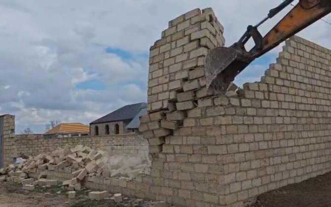Gəncədə qanunsuz tikililər söküldü - FOTO/VİDEO