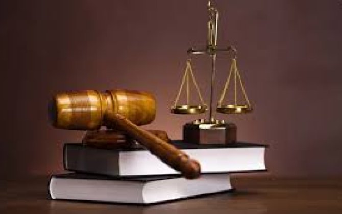 Şantajla pul tələb etməkdə təqsirləndirilən qadına hökm oxundu