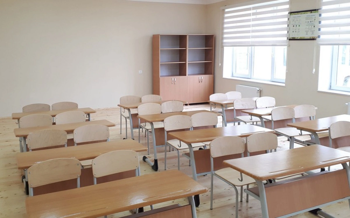 Побег с урока закончился травмами: школьник спрыгнул с высоты второго этажа - где были учителя?