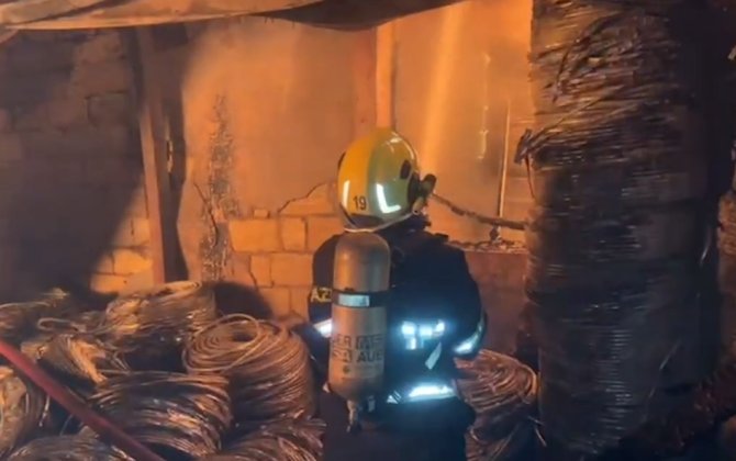 Пожар в мебельном цехе в Баку локализован-ВИДЕО