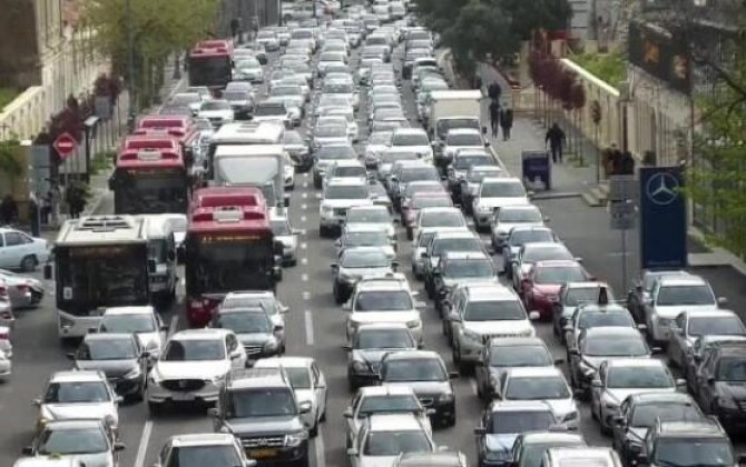 На дорогах Баку наблюдаются пробки - Список