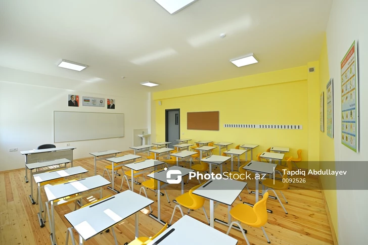 В Баку расследуют инцидент с прыжком школьника из окна