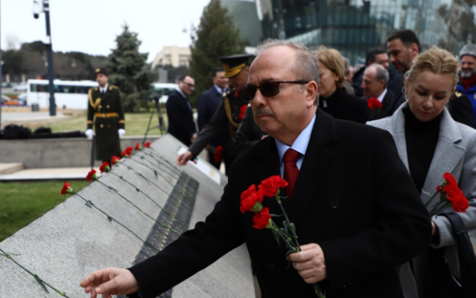Bakı Türk Şəhidliyində Çanaqqala zəfərinin ildönümü qeyd olundu - FOTO