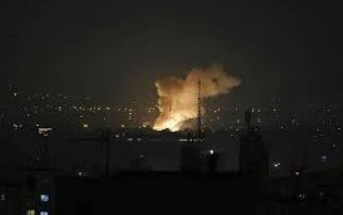 Ər-Riyad bombalanır, təyyarələr havada dövrə vurur - VİDEO