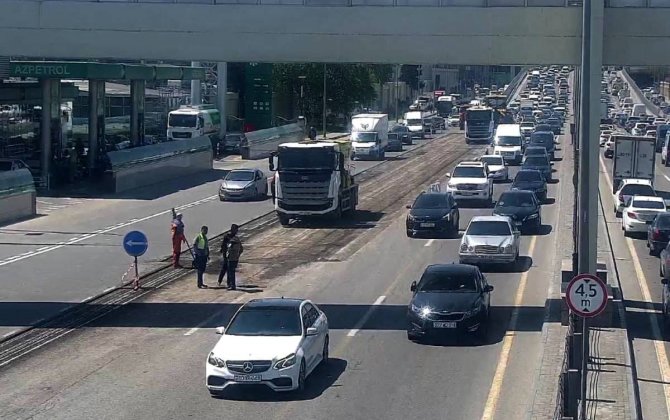 На улицах Баку затруднено движение
