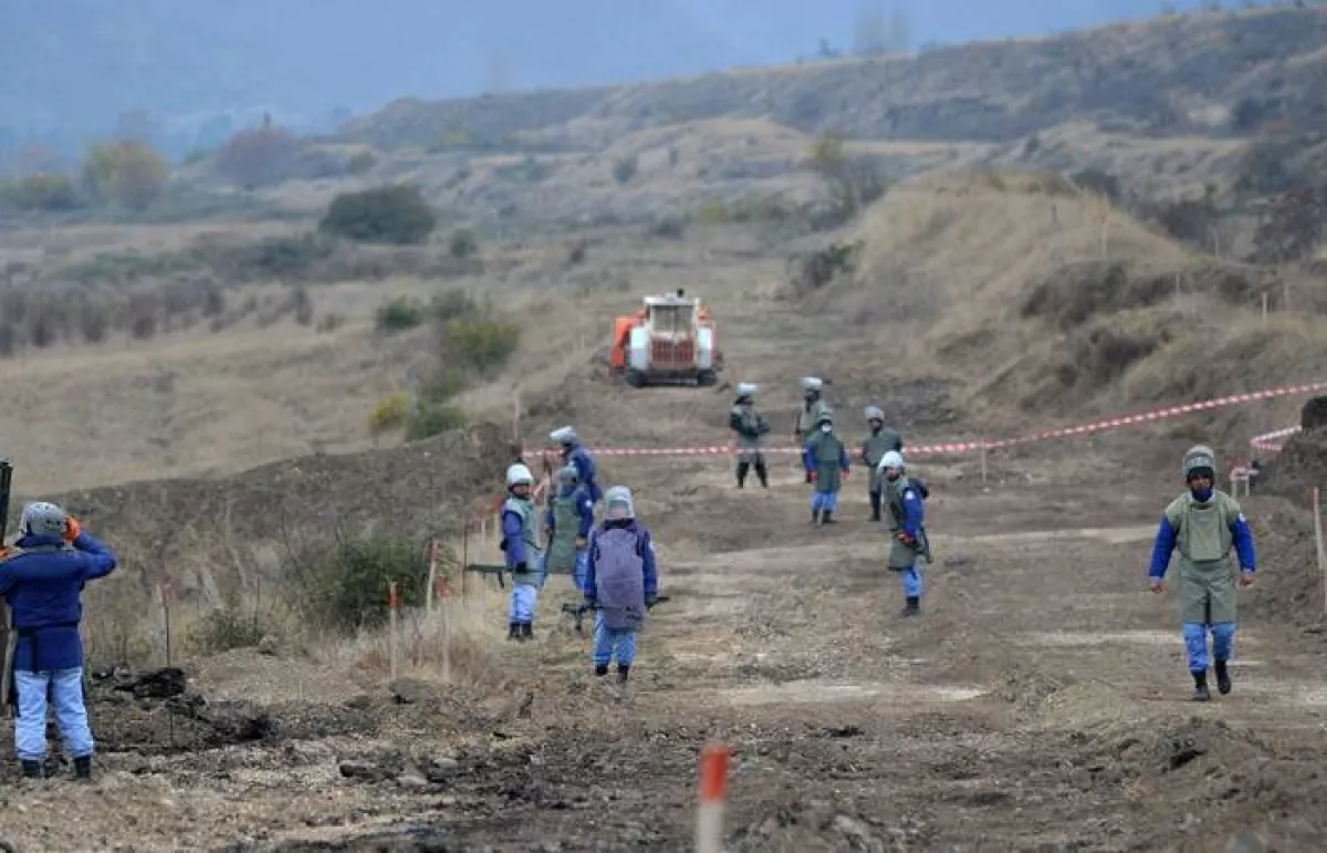 ANAMA: На кладбищах Карабаха и Восточного Зангезура сохраняется минная опасность