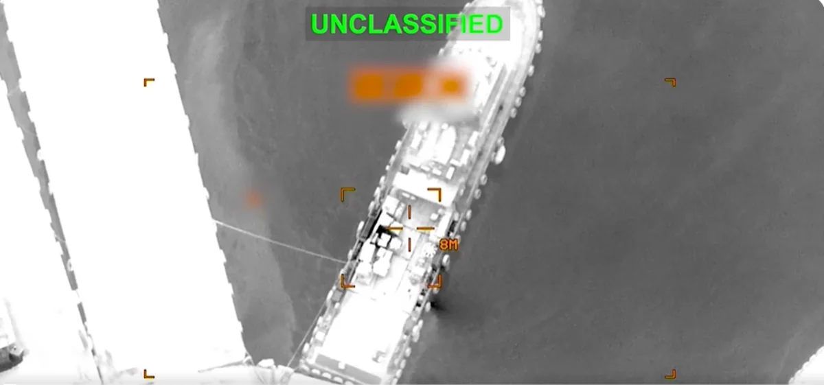 ABŞ-nin Hörmüz boğazında İran gəmilərini məhv edib - VİDEO